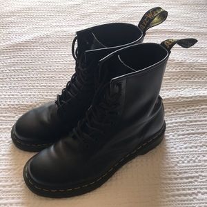 1460 Smooth Leather Lace Up Boots